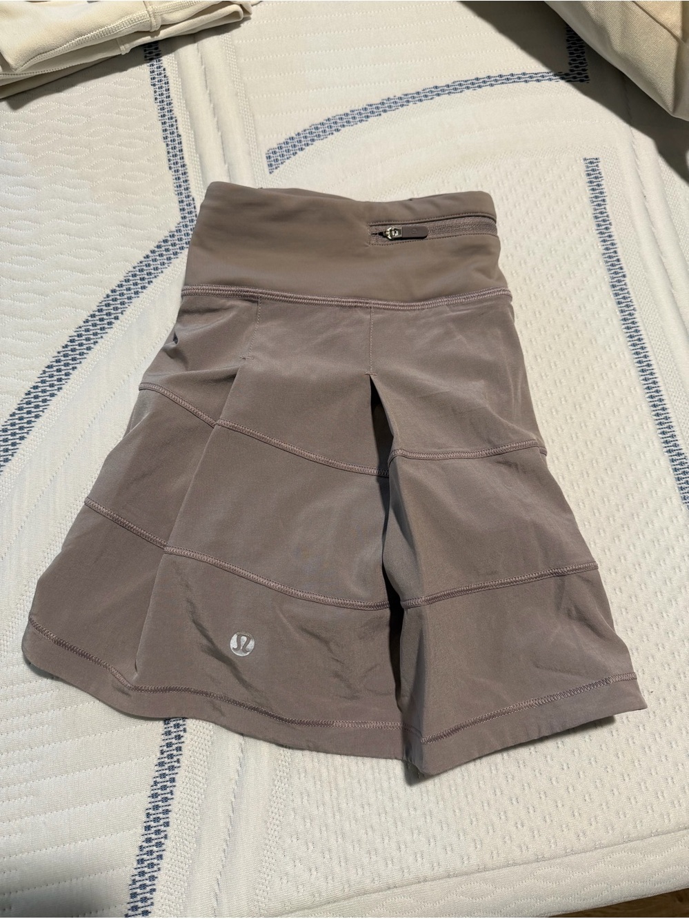 lululemon athletica Women's Athletic Skirt Gray size 6 great condition!!